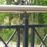 Pulverbeschichtes Geländer mit Edelstahlhandlauf an Balkon