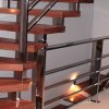 Einstieg Treppe mit Holzstufen und Holz-Edelstahl-Geländer
